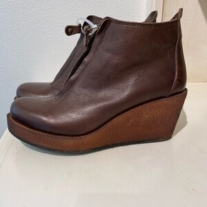 Women’s Italian Brown Leather Wood Wedge Designer Ankle Boots Front Zip size 37